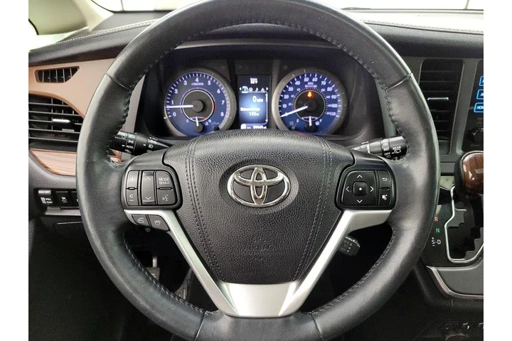 $26998 : Toyota Sienna 2017 AWD XLE 7 image 10