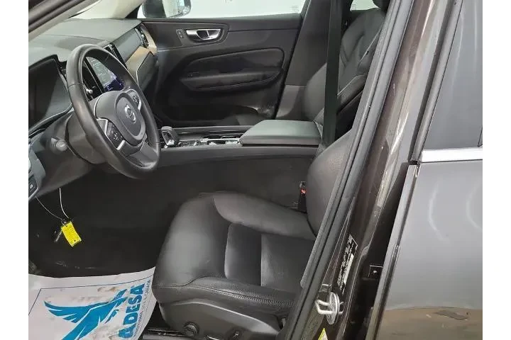 $21825 : Volvo XC60 2022 AWD B5 Momen image 3