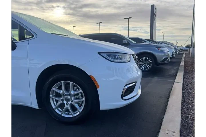 $23238 : Chrysler Pacifica 2023 Touri image 4