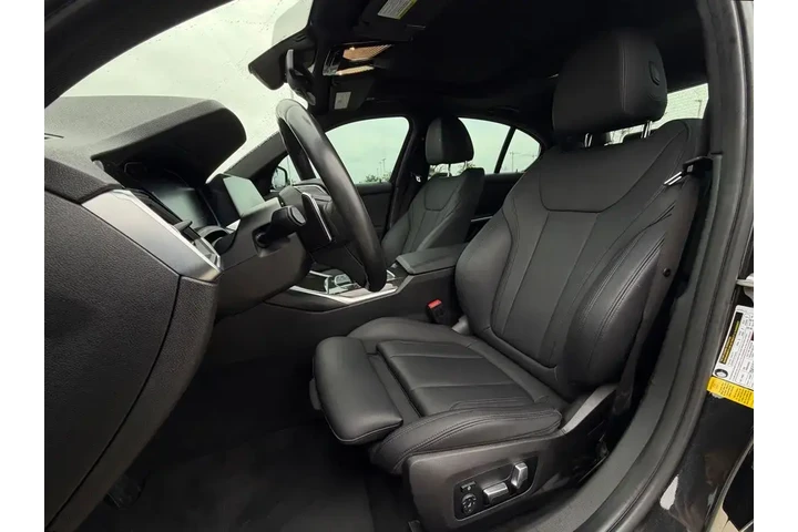 $22399 : BMW 3 Series 2019 330i 4dr S image 4