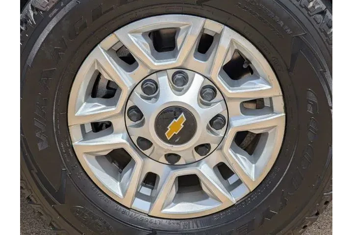 $39995 : Chevrolet Silverado 2500HD 2 image 9
