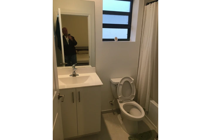 $1250 : ALQUILER DE HABITACION EN CASA image 1