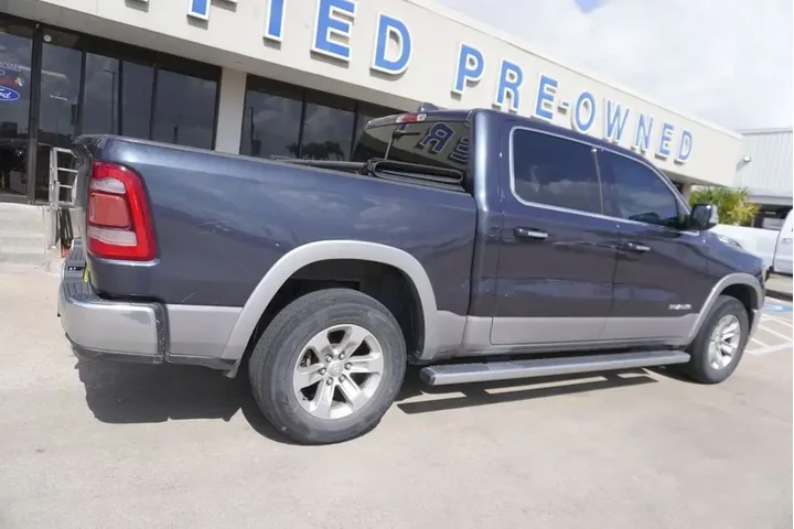 $30988 : Ram 1500 2019 4x2 Laramie 4d image 6