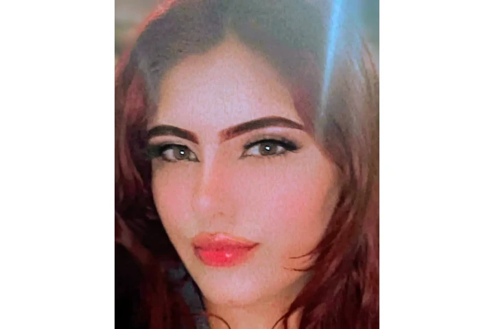 Hermosa chica image 1