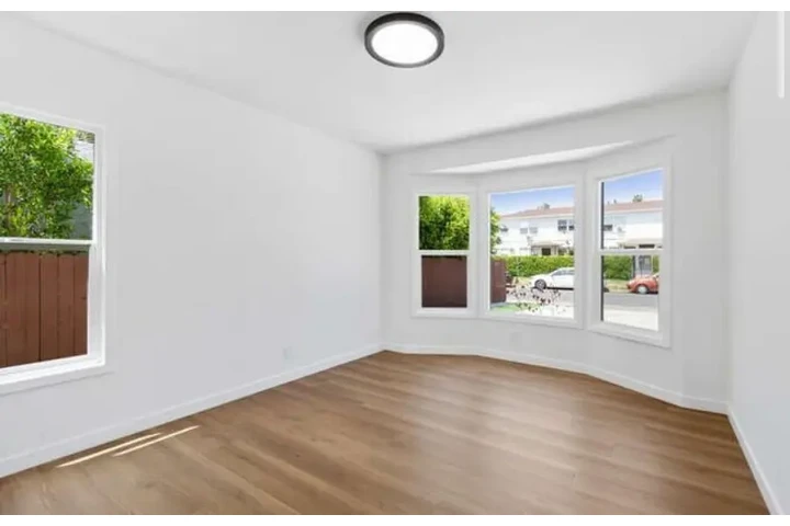 $2500 : 3Bed 2Bat Home in W Adams Blvd image 3