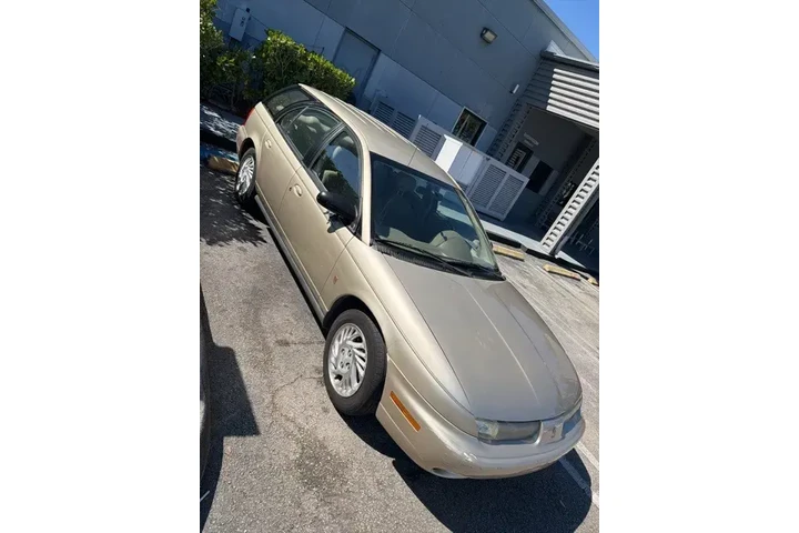 $1590 : Saturn S-Series 1998 SW2 4dr image 2