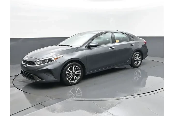 $17594 : Kia Forte 2024 LXS 4dr Sedan image 1