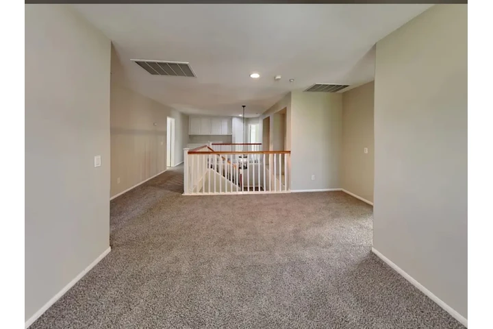 $1250 : Single family home for rent image 8