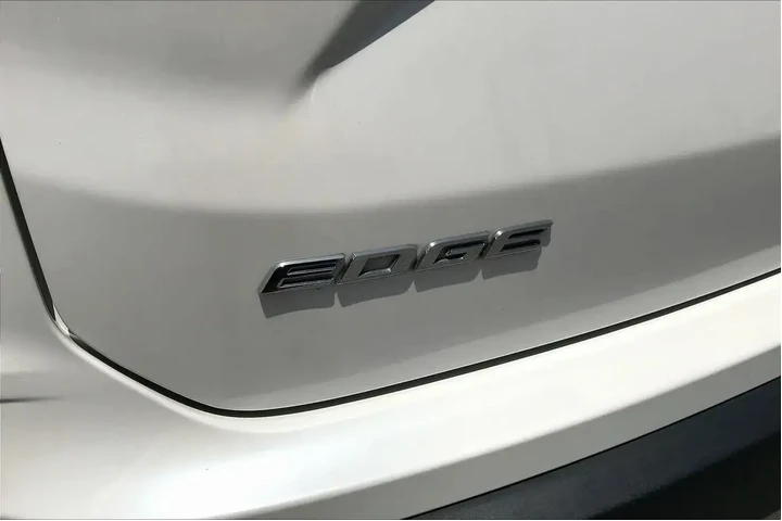$17589 : Ford Edge 2019 Titanium 4dr image 9