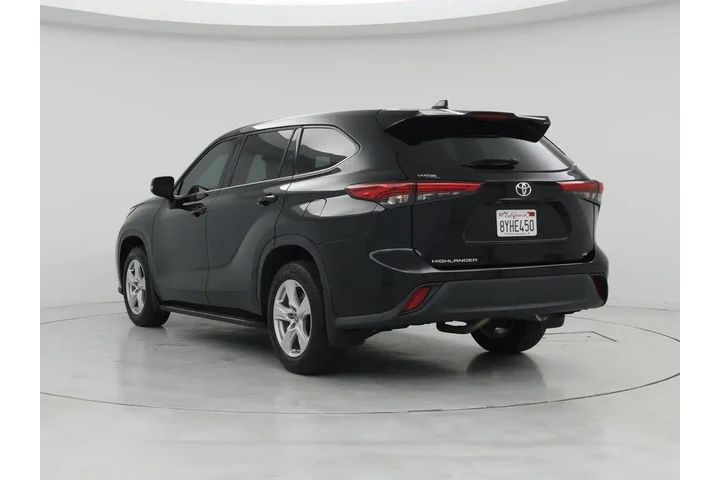 $27998 : Toyota Highlander 2021 LE 4d image 2