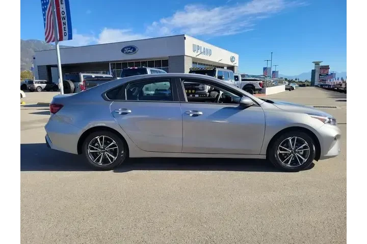 $16995 : Kia Forte 2023 LXS 4dr Sedan image 6