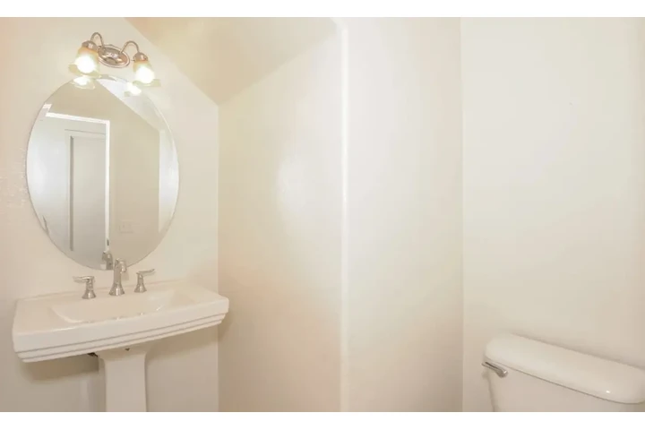 $1700 : SINGLE FAMILY HOME image 6