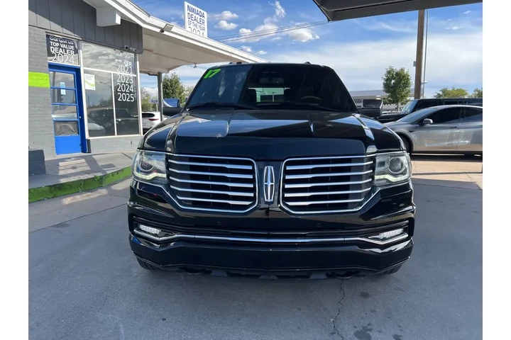 2017 Navigator Select 4WD image 2