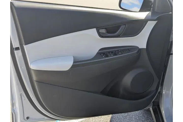 $18992 : Hyundai KONA 2022 SEL 4dr Cr image 9