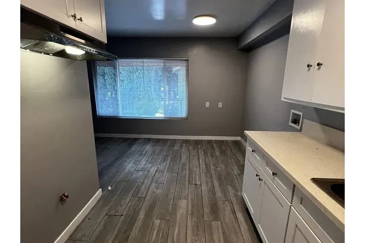 $1095 : Beautiful 1bd 1ba @Huntington image 1