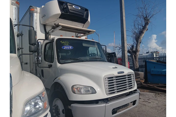 2018 FREIGHTLINER 26FT REEFER image 2