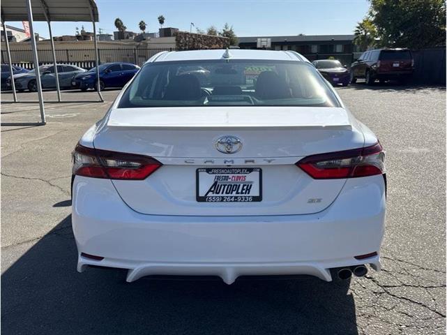 2023 Camry SE image 5