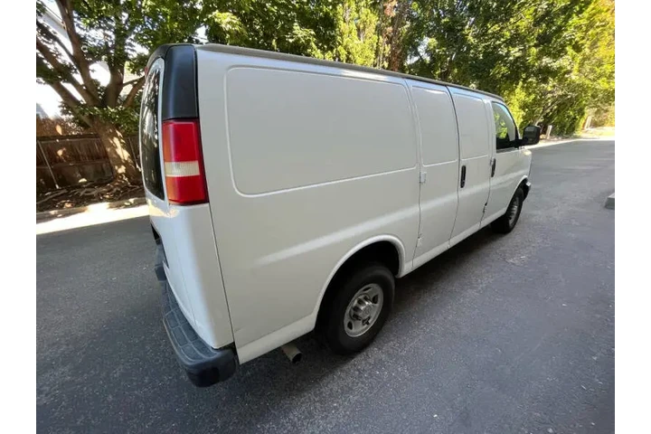 $16975 : 2014 Express 2500 image 9