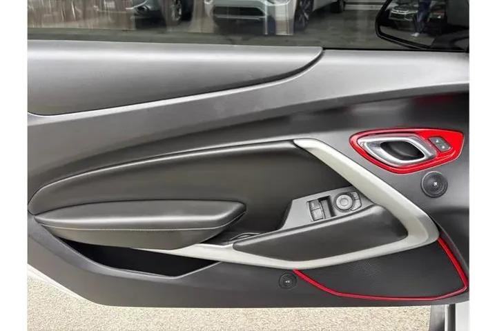 $39890 : Chevrolet Camaro 2017 SS 2dr image 10