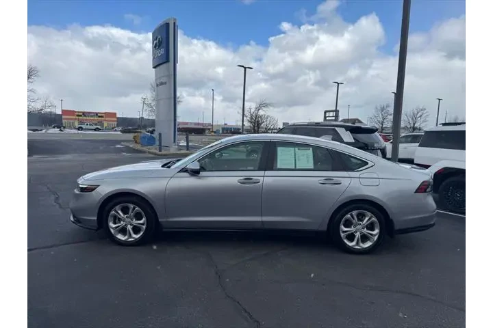 $25990 : Honda Accord 2024 LX 4dr Sed image 4