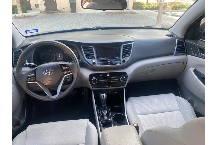 $8999 : *Hyundai Tucson* 2017 image 1