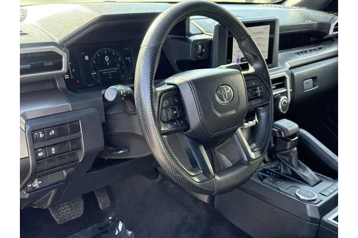 $30900 : Toyota Tacoma 2024 4x2 SR5 4 image 9