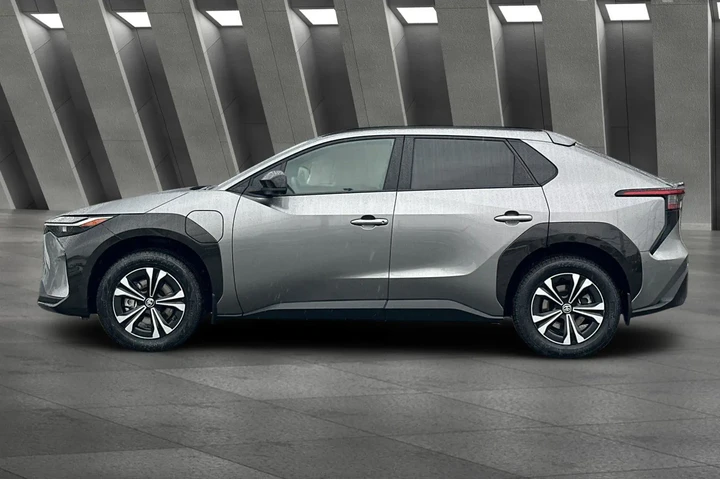 $22300 : Toyota bZ4X 2024 AWD XLE 4dr image 10