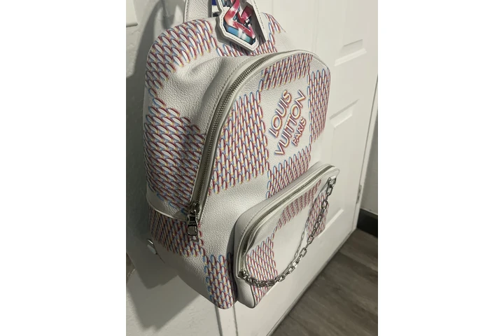 $5500 : Mochila nueva muy buena marca image 8