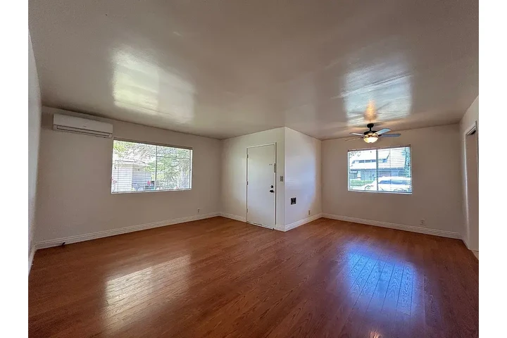 $1000 : Home Rent .. Orange, CA image 3