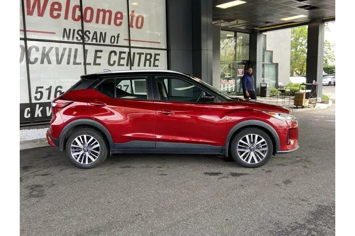 Nissan Kicks 2023 SV 4dr Cro image 4