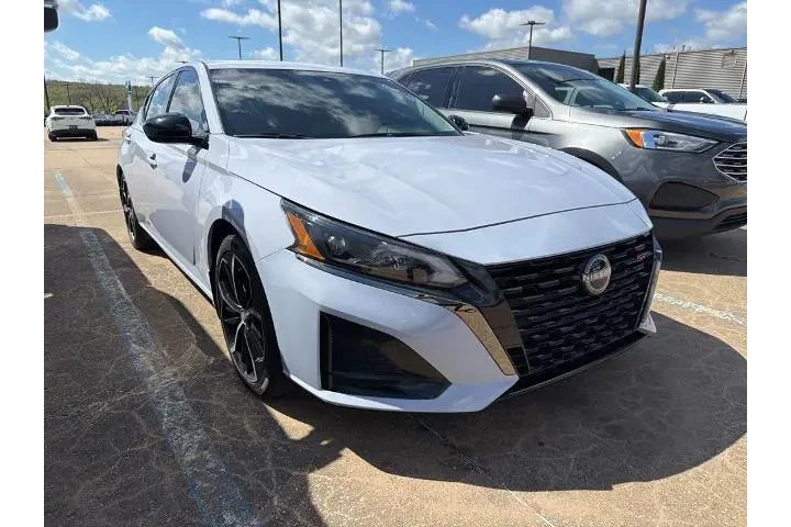 $22647 : Nissan Altima 2024 2.5 SR 4d image 1