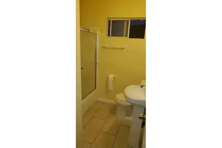 $1795 : MAYWOOD  FRENTE AL PARQUE image 1