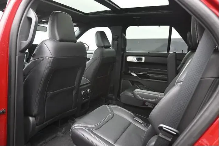 $34912 : Ford Explorer 2021 AWD ST 4d image 2