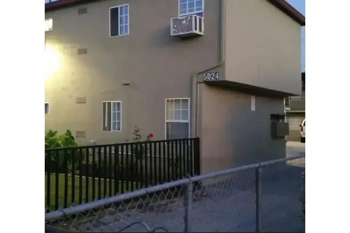 $1695 : MAYWOOD  FRENTE AL PARQUE image 5