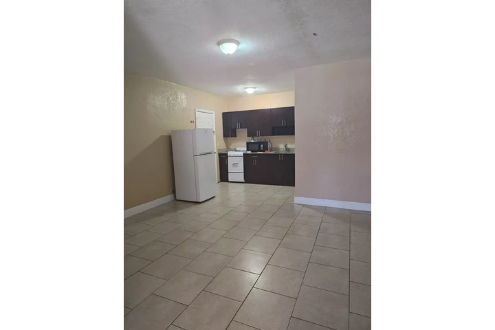 $1500 : Rento Apartamento /efficiency image 2