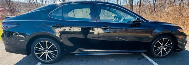 $22000 : 2021 Camry SE image 4