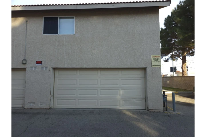 $2590 : Bella casa remodelada 2 pisos image 6