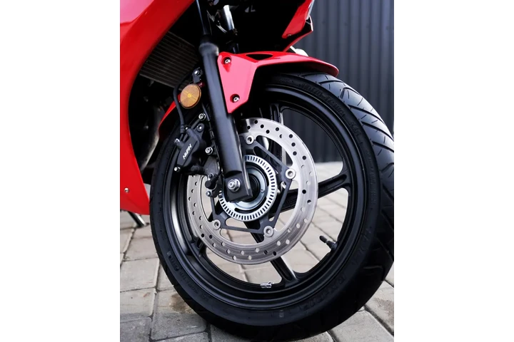 $900 : Honda CBR300R Gris Mate Metali image 2