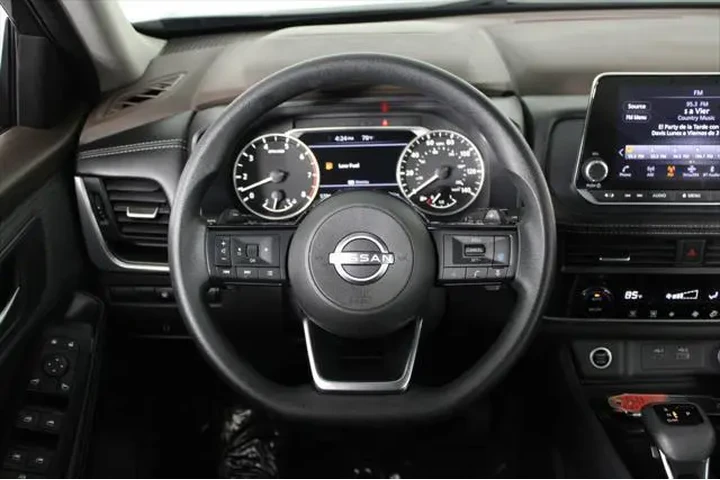 $17733 : Nissan Rogue 2023 SV 4dr Cro image 9