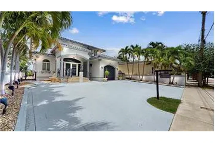 $19000 : Rental property with 5 bedro image 5