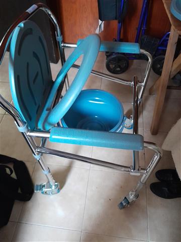 SILLA DE RUEDAS CON BAÑO | image 1