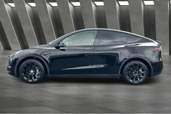 $38000 : Tesla Model Y 2025 AWD Long image 8