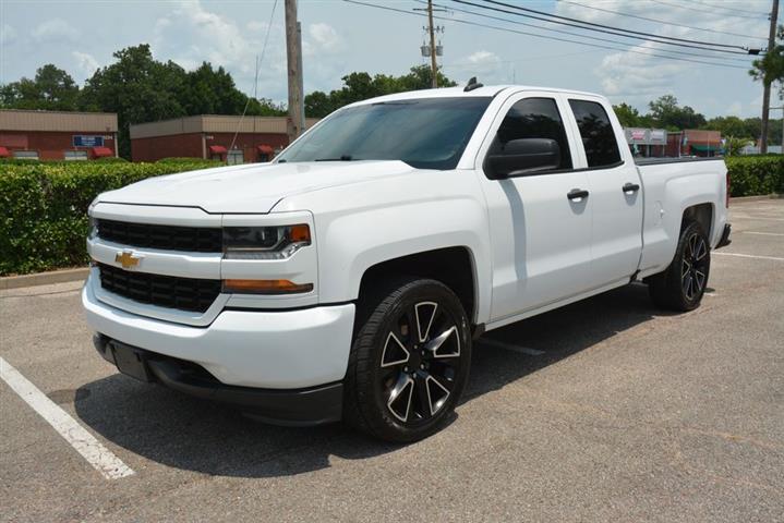 2018 Silverado 1500 Custom image 1