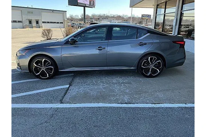 $20988 : Nissan Altima 2024 2.5 SR 4d image 10