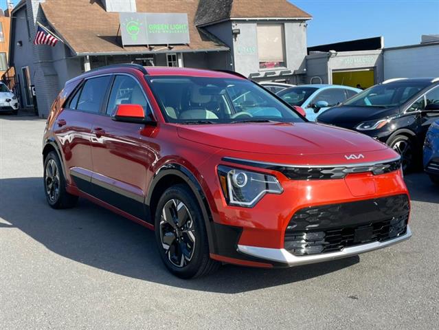 $25900 : Used 2023 Niro EV Wind for sa image 4