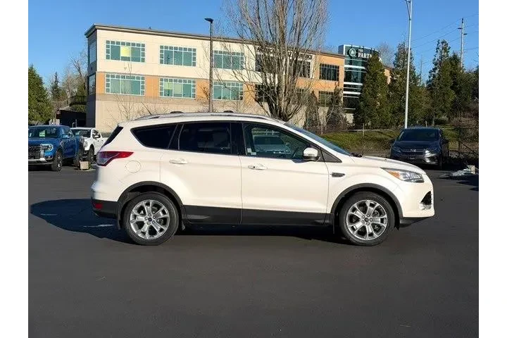 $8800 : Ford Escape 2014 AWD Titaniu image 2