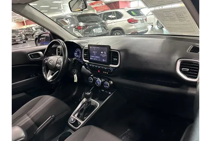 $17816 : Hyundai VENUE 2022 SEL 4dr C image 10