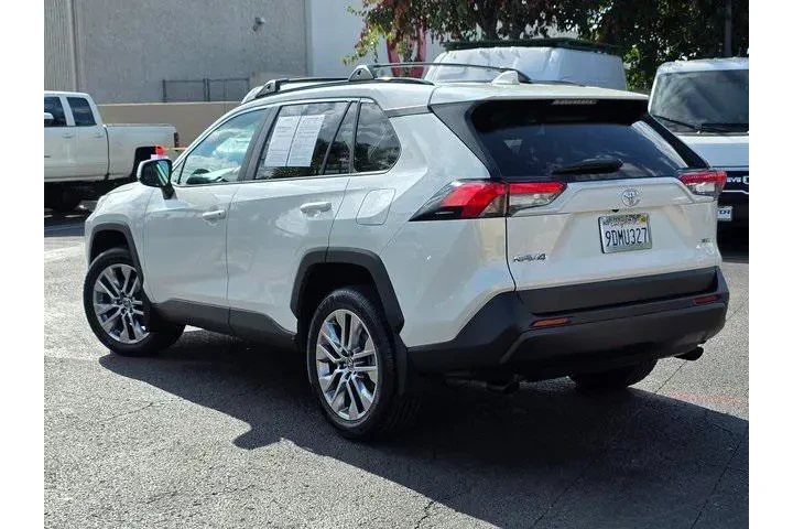 $27995 : Toyota RAV4 2022 XLE Premium image 7