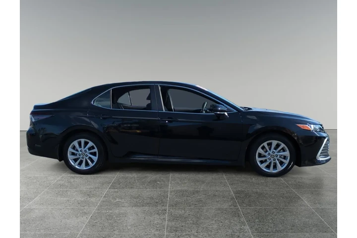 $32542 : Toyota Camry 2024 LE 4dr Sed image 6