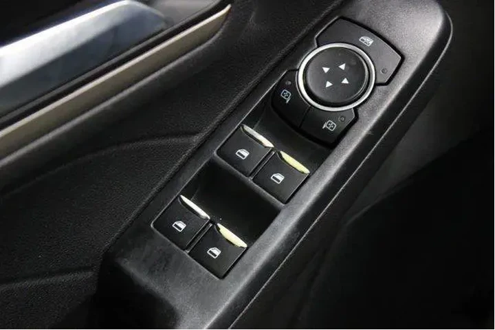 $19982 : Ford Escape 2022 SEL 4dr SUV image 4